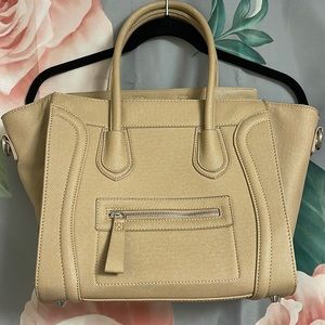 New no brand purse never been used with strap